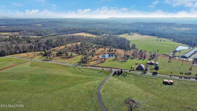 1275 Twin Bridge Rd, Deer Lodge, TN 37726