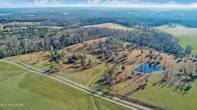 1275 Twin Bridge Rd, Deer Lodge, TN 37726