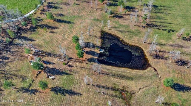 1275 Twin Bridge Rd, Deer Lodge, TN 37726