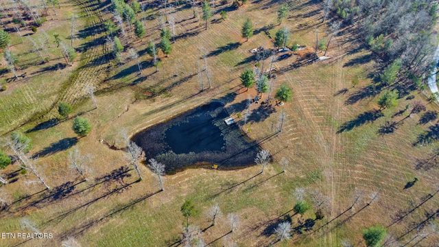 1275 Twin Bridge Rd, Deer Lodge, TN 37726