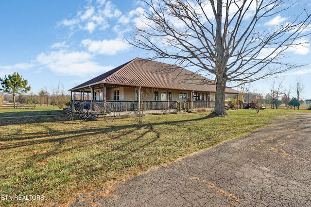 1275 Twin Bridge Rd, Deer Lodge, TN 37726