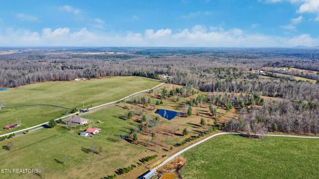 1275 Twin Bridge Rd, Deer Lodge, TN 37726