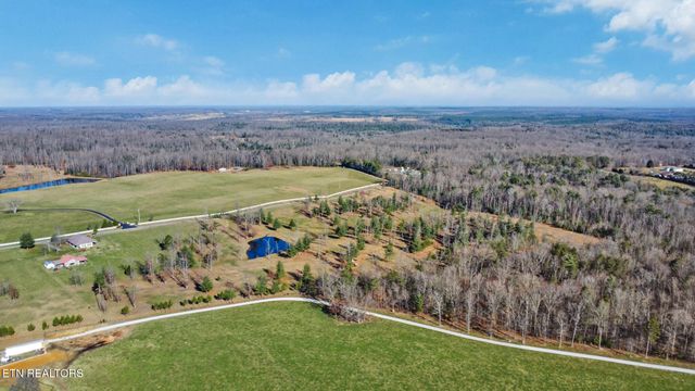 1275 Twin Bridge Rd, Deer Lodge, TN 37726