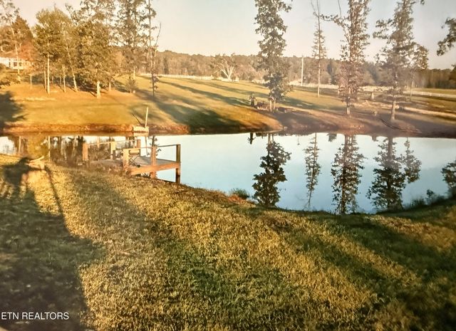 1275 Twin Bridge Rd, Deer Lodge, TN 37726