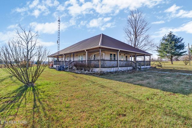 1275 Twin Bridge Rd, Deer Lodge, TN 37726