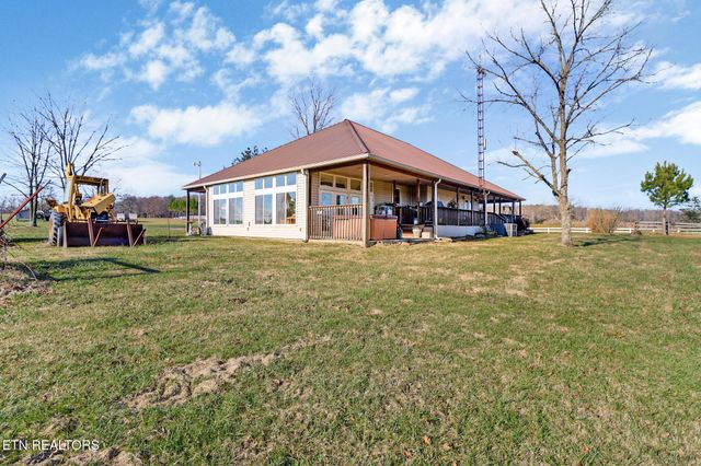 1275 Twin Bridge Rd, Deer Lodge, TN 37726