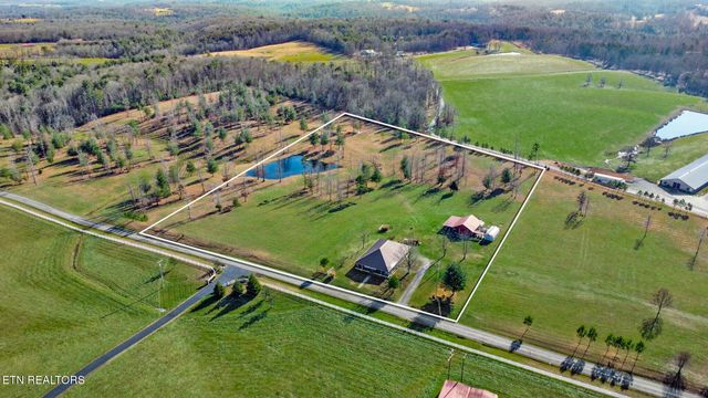 1275 Twin Bridge Rd, Deer Lodge, TN 37726