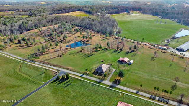 1275 Twin Bridge Rd, Deer Lodge, TN 37726
