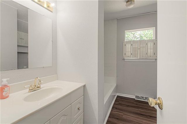 404 NE Castle Drive, Lee's Summit, MO 64063