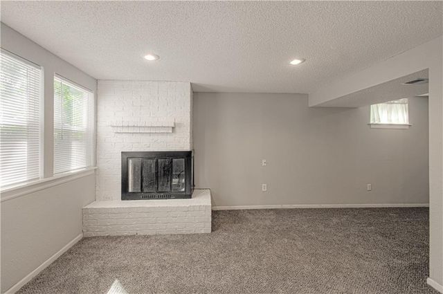 404 NE Castle Drive, Lee's Summit, MO 64063