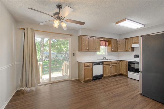 404 NE Castle Drive, Lee's Summit, MO 64063