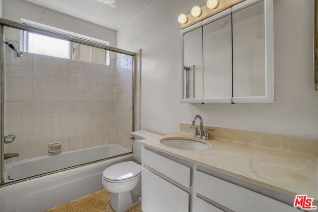 12030 Rochester Avenue 210, Los Angeles, CA 90025