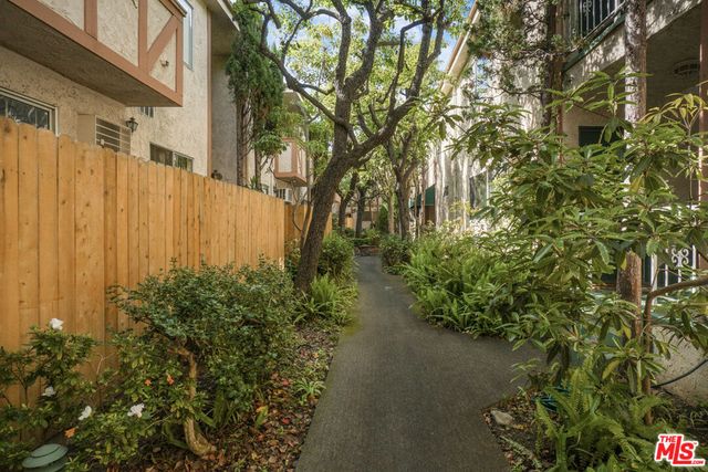 12030 Rochester Avenue 210, Los Angeles, CA 90025