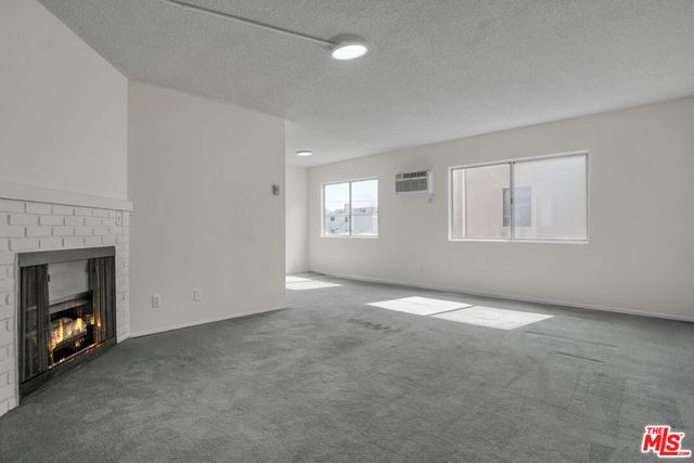 12030 Rochester Avenue 210, Los Angeles, CA 90025