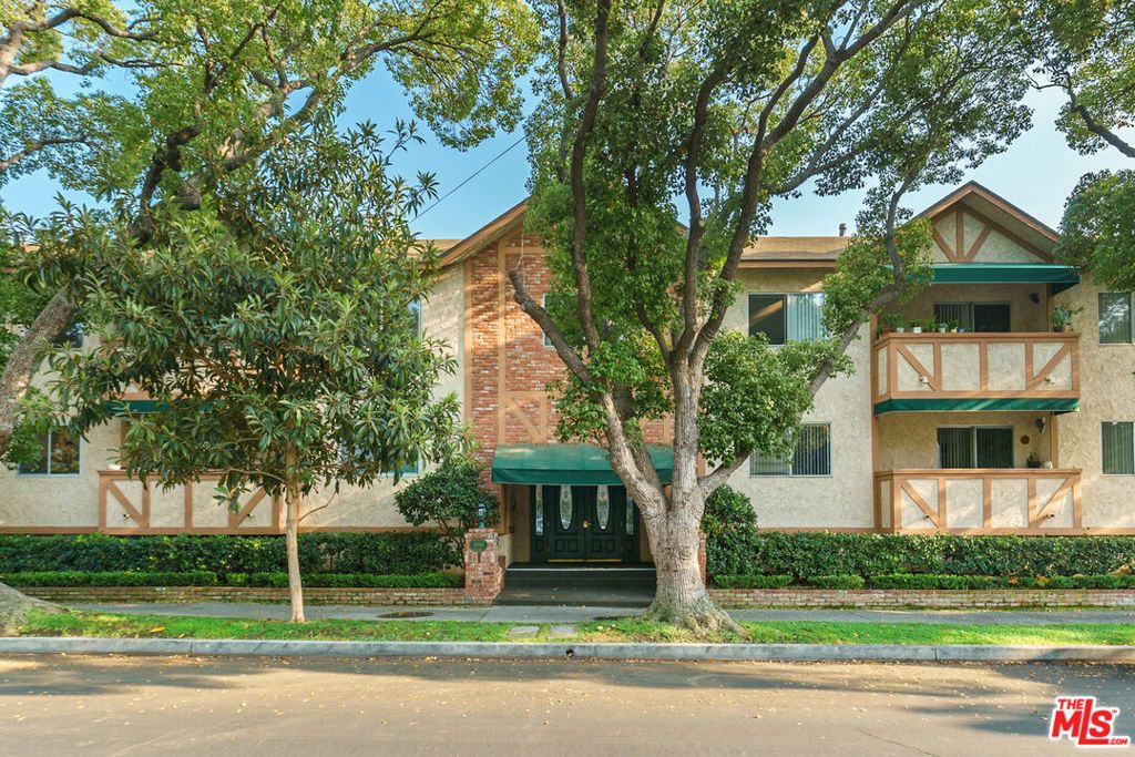 12030 Rochester Avenue 210, Los Angeles, CA 90025