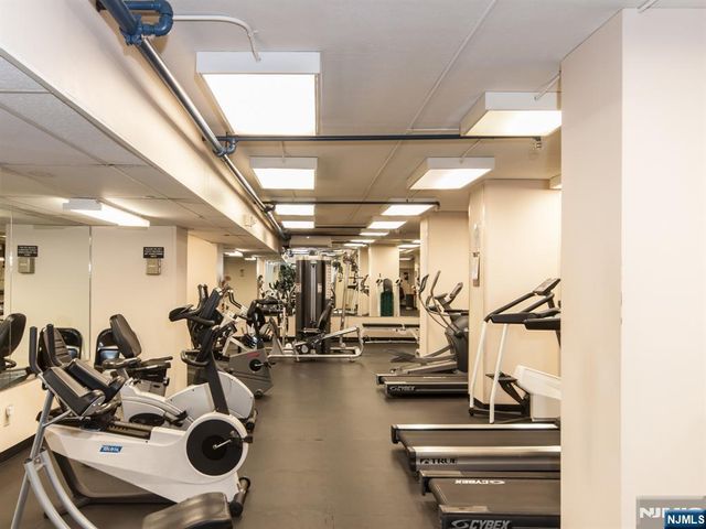 555 North Avenue 17P, Fort Lee, NJ 07024