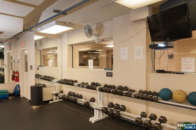 555 North Avenue 17P, Fort Lee, NJ 07024