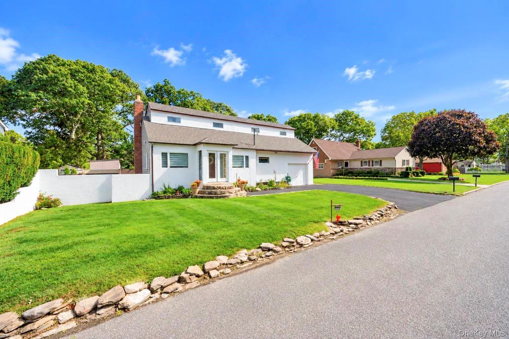 1219 Coates Avenue, Holbrook, NY 11741 — photo 2
