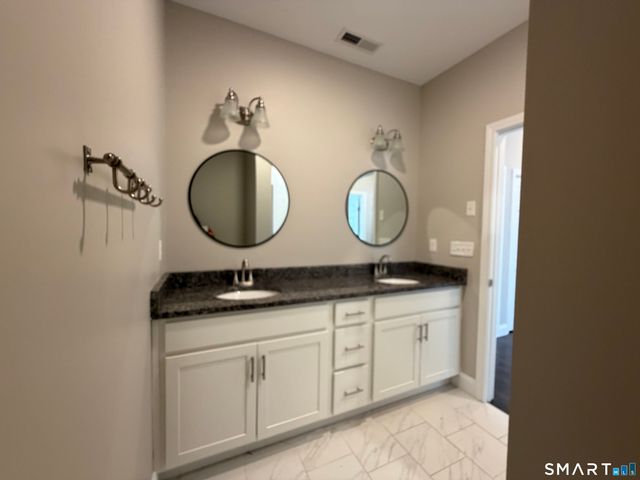 39 Eden Avenue 8, Southington, CT 06489