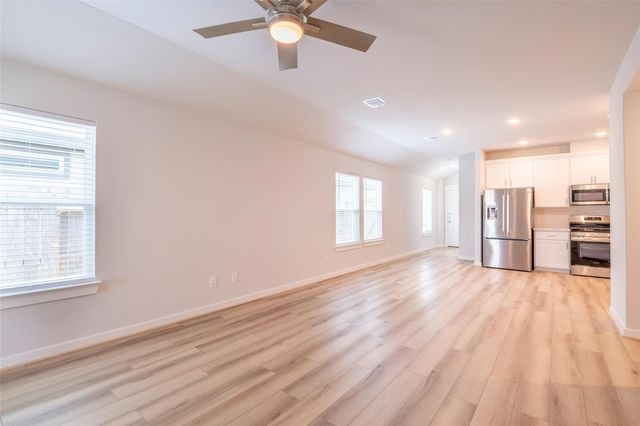 4519 Pinehurst Trace Drive, Pinehurst, TX 77362