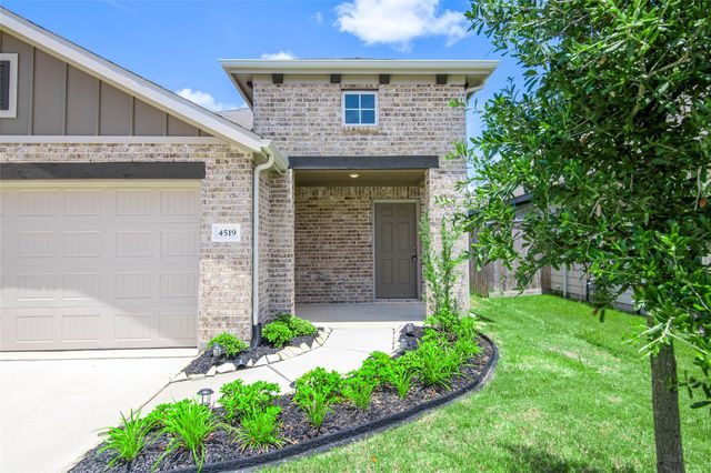 4519 Pinehurst Trace Drive, Pinehurst, TX 77362