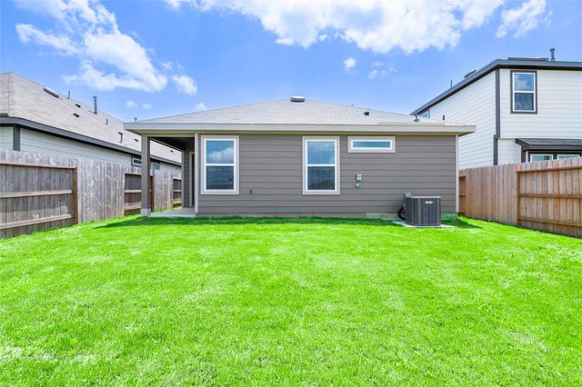 4519 Pinehurst Trace Drive, Pinehurst, TX 77362