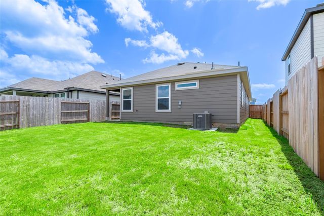 4519 Pinehurst Trace Drive, Pinehurst, TX 77362
