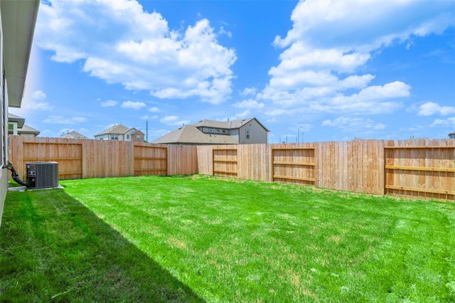 4519 Pinehurst Trace Drive, Pinehurst, TX 77362