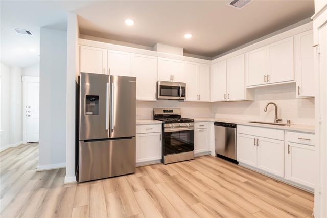 4519 Pinehurst Trace Drive, Pinehurst, TX 77362