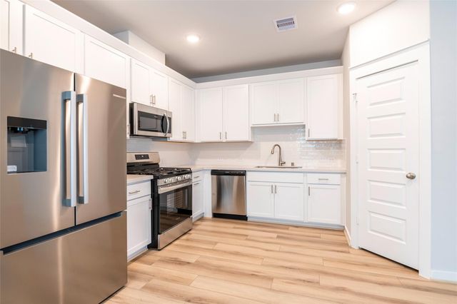 4519 Pinehurst Trace Drive, Pinehurst, TX 77362