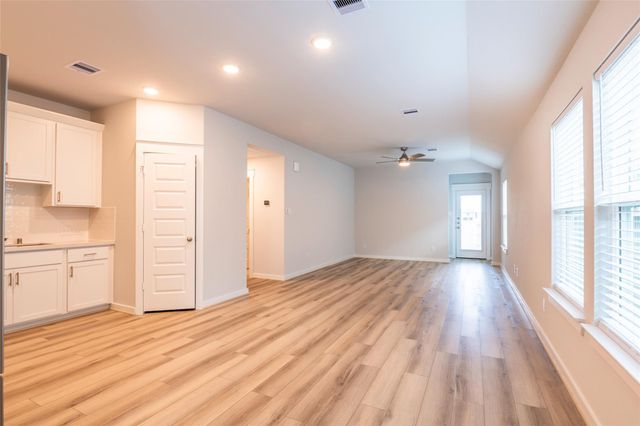 4519 Pinehurst Trace Drive, Pinehurst, TX 77362