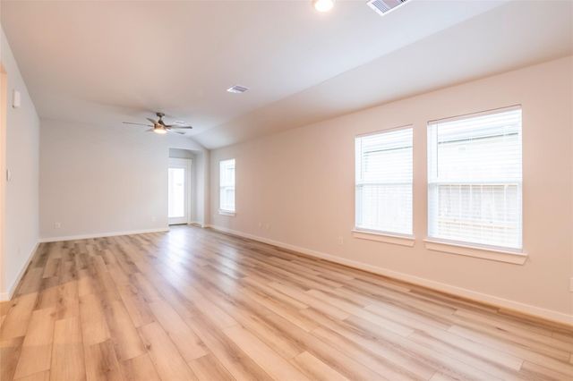 4519 Pinehurst Trace Drive, Pinehurst, TX 77362