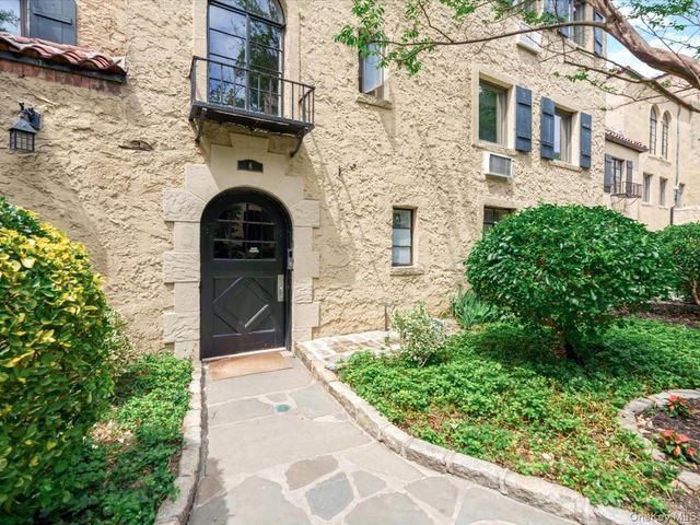215 MIDDLE NECK Road 3A - BUILDING 8, Great Neck, NY 11021