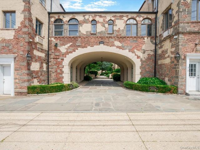 215 MIDDLE NECK Road 3A - BUILDING 8, Great Neck, NY 11021