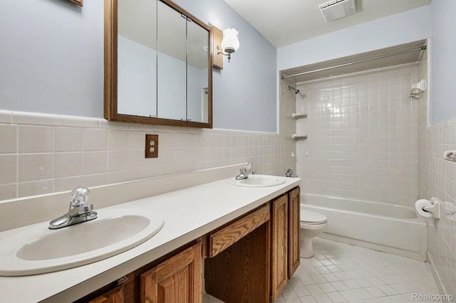 22935 Allor Street, St. Clair Shores, MI 48082