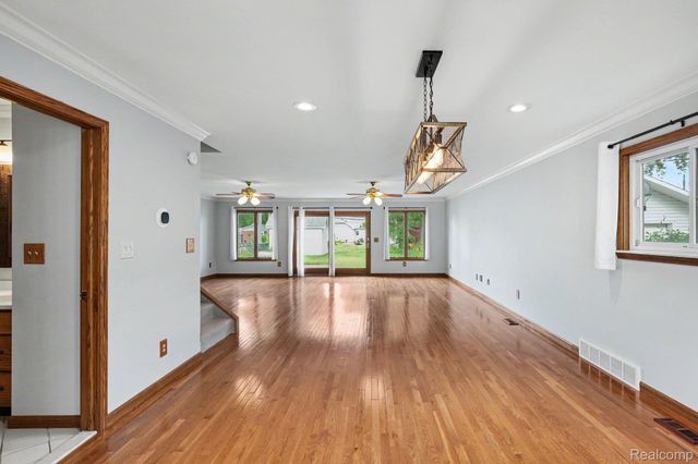 22935 Allor Street, St. Clair Shores, MI 48082
