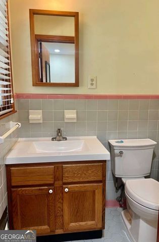 2560 Wood Valley Drive, East Point, GA 30344