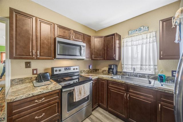 1112 W MADISON STREET, Plant City, FL 33563