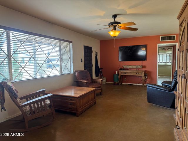 8207 E VERNON Avenue, Scottsdale, AZ 85257