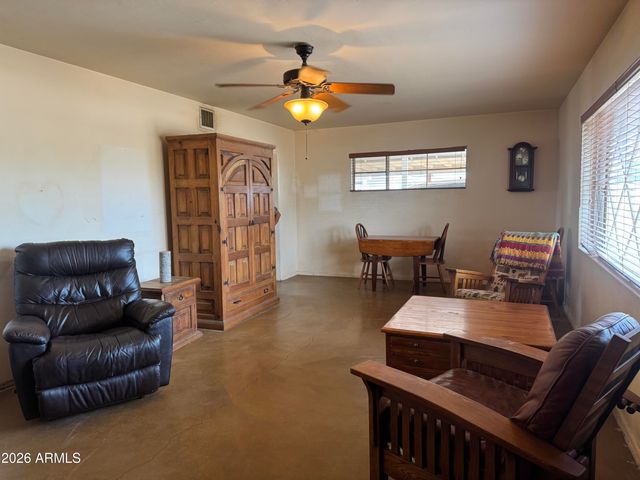 8207 E VERNON Avenue, Scottsdale, AZ 85257