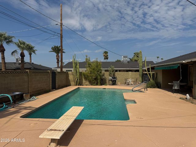 8207 E VERNON Avenue, Scottsdale, AZ 85257