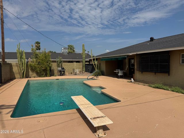 8207 E VERNON Avenue, Scottsdale, AZ 85257