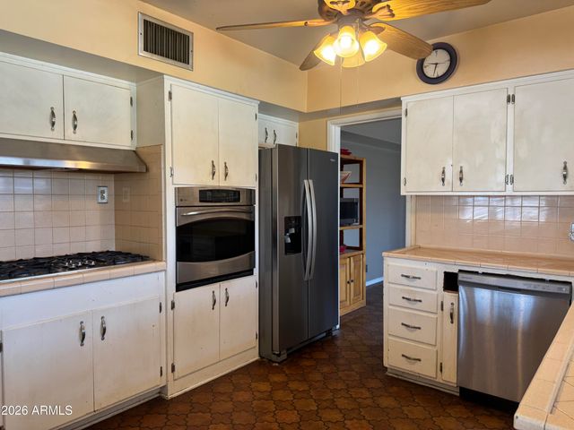 8207 E VERNON Avenue, Scottsdale, AZ 85257