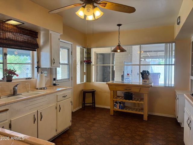 8207 E VERNON Avenue, Scottsdale, AZ 85257