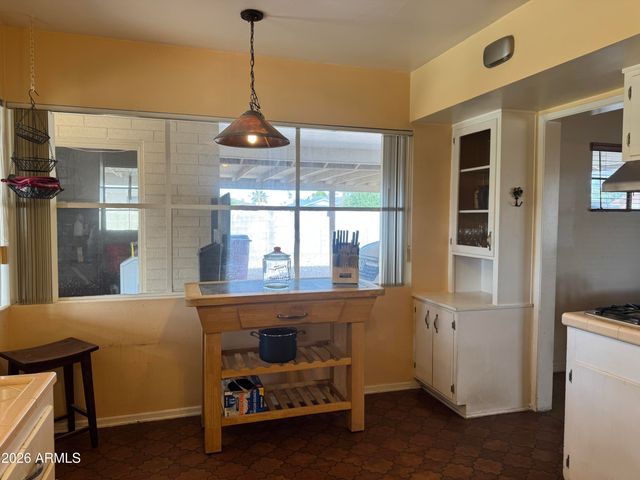8207 E VERNON Avenue, Scottsdale, AZ 85257