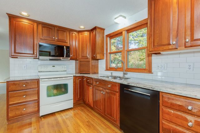 5 Jake Drive, Nashua, NH 03063