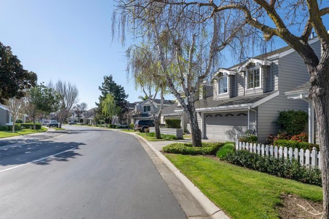 716 Newport Circle, Redwood City, CA 94065