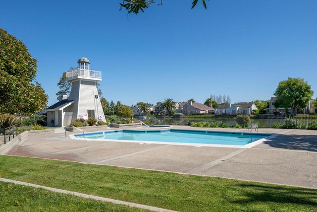 716 Newport Circle, Redwood City, CA 94065