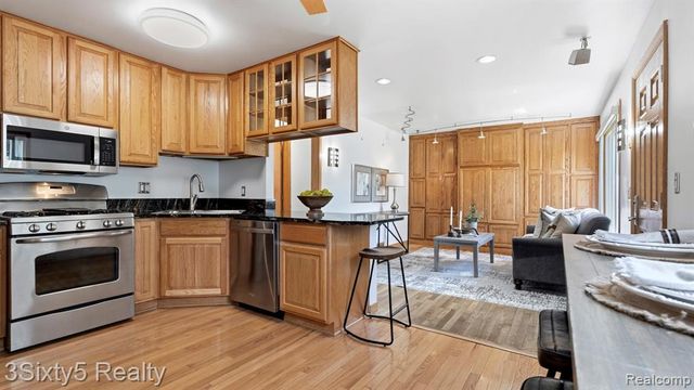 26457 Willow Cove, Trenton, MI 48183