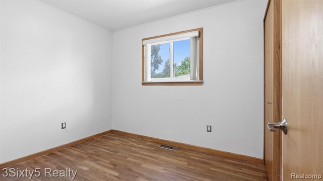 26457 Willow Cove, Trenton, MI 48183